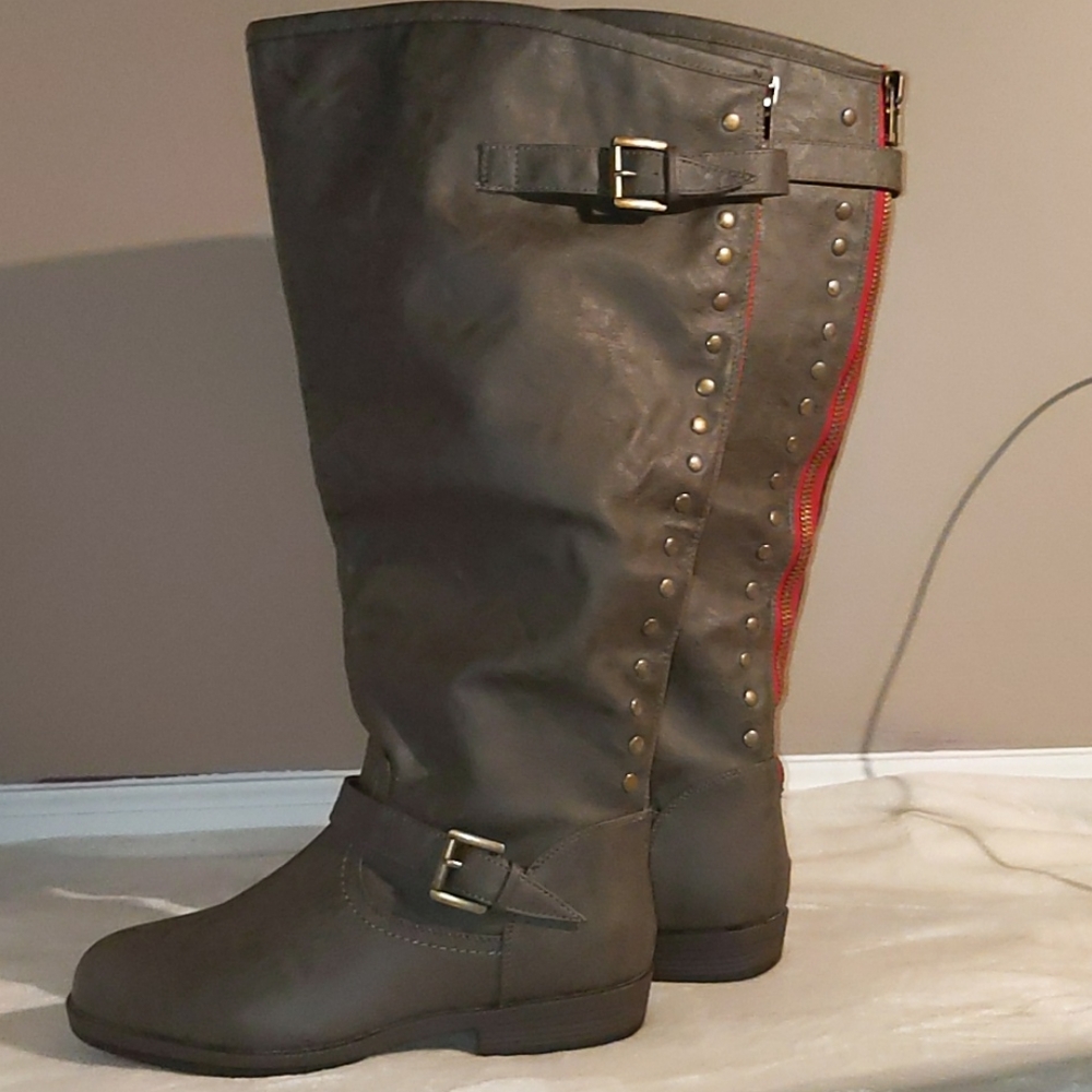 NWT Journee boots